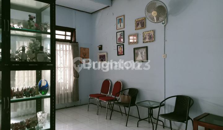A well-maintained house in downtown Kediri, price around 1 billion. 2