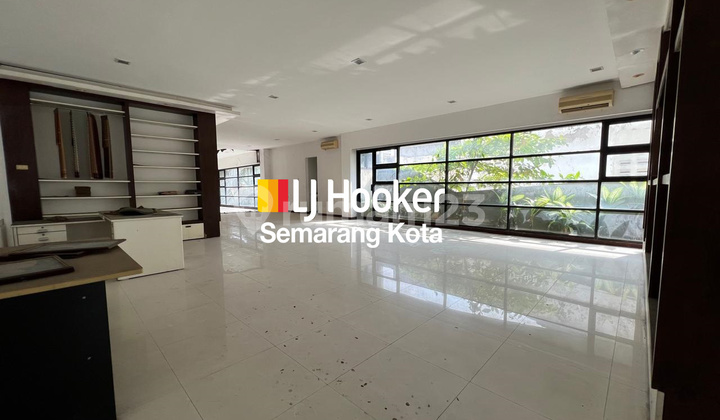 Gedung di jalan Pemuda 1