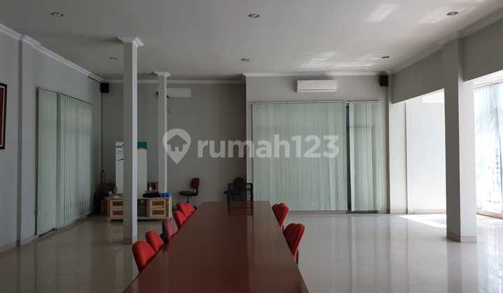 Nice shop-house on Gajahmada Street.