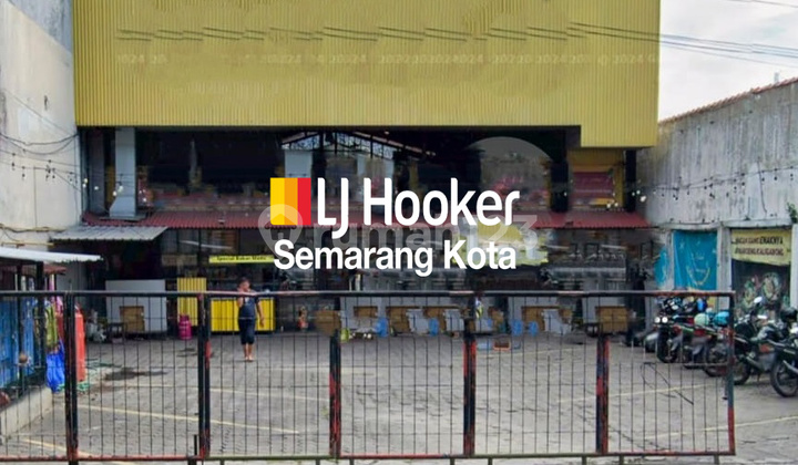 The building is suitable for a restaurant on D.I Panjaitan. 1