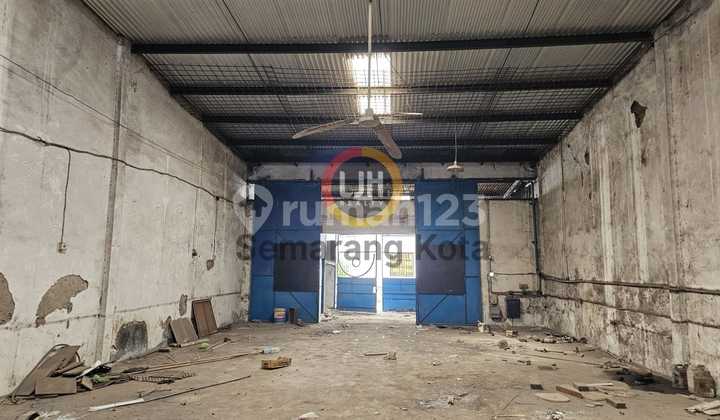 Gudang di Lingkungan Industri Kecil 1