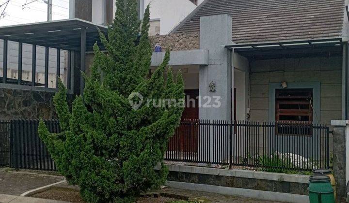 Di Jual Rumah Asri Minimalis 1,5 Lantai Singgasana Pradana, Bandung 1