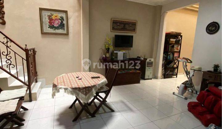 Rumah murah 2lantai villa di Villa pamulang 2