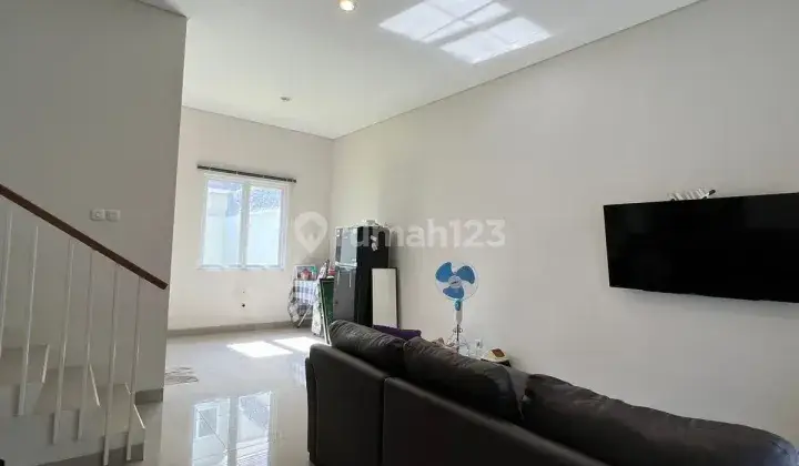 Dijual Murah Rumah 2lantai Serpong Lagoon 2