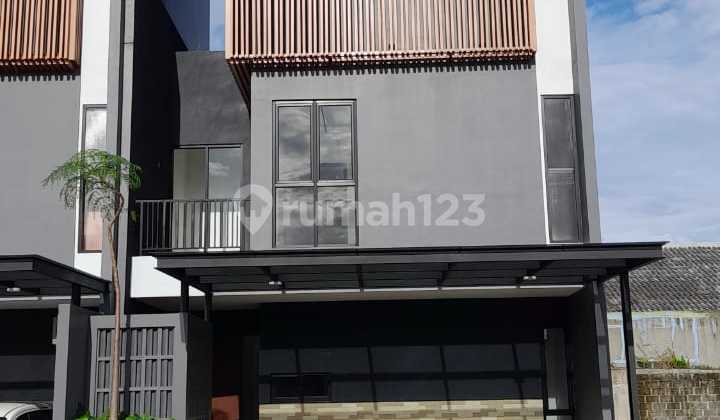 Rumah Mewah Tiga Lantai Harga Murah Dekat Tol Dan Mrt