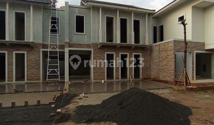 Rumah Dengan Halaman Luas 4 Kamar Tidur Nempel Mrt 1