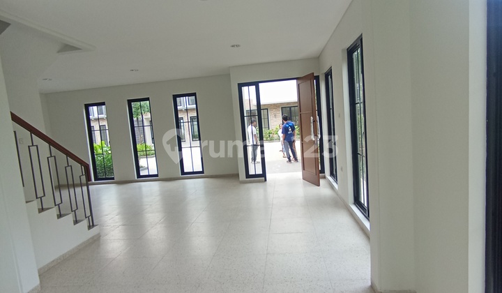 Rumah Hook Terluas Termewah Nempel Lebakbulus MRT 2