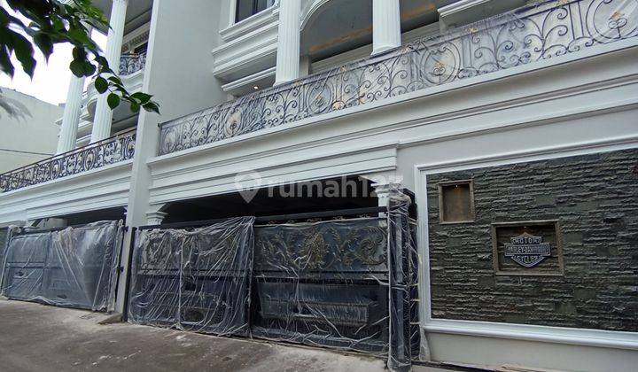 Rumah rasa istana nempel perkantoran tol tb simatupang 1