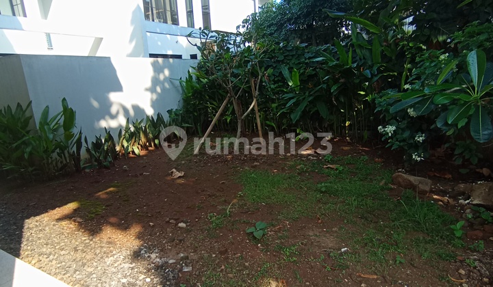 Rumah Hook Bonus Taman Luas Lokasi Nempel Lebakbulus Mrt 2