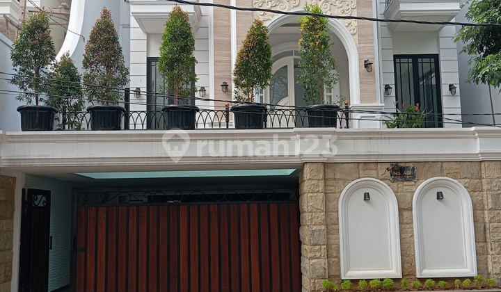 Rumah Istana Mewah untuk Keluarga di Cilandak Citos