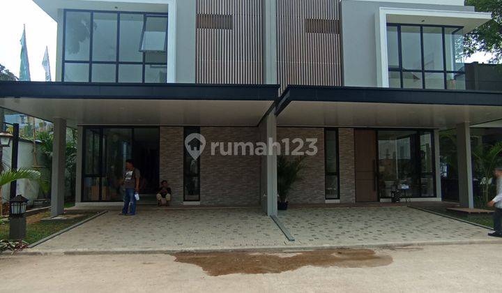 Rooftop Nya Bikin Betah Keluarga Rumah Nempel Mrt 2