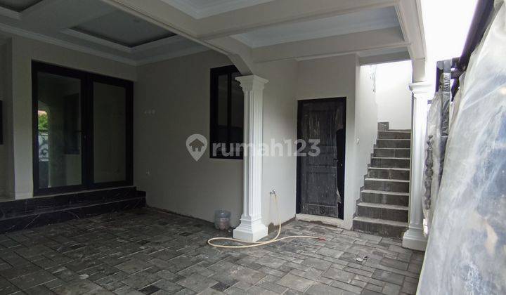 Rumah rasa istana nempel perkantoran tol tb simatupang 2