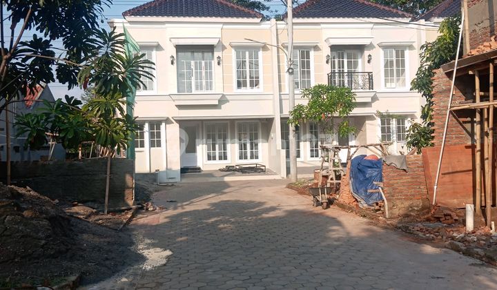 Rumah Dalam Cluster Besar 5 Menit Pintu Tol Dan Stasiun