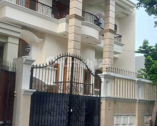 Rumah Bagus Pondok Indah, Uk 17 X 25, Hadap Selatan, Kolam Renang 2