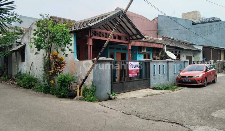 Rumah di hook, perum Villa Pertiwi, Jl. Raya Jakarta Bogor, Cilodong Depok 1