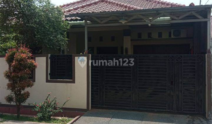 Rumah dgn taman di depan dan samping rmh, Jl. Kav UI Timur, Tanah Baru Depok 1