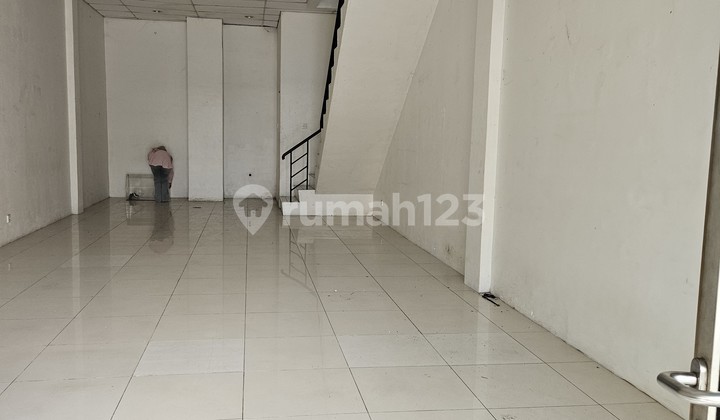 Ruko ITC 4 Floors Very Strategic Location Close to Banks and Public Facilities