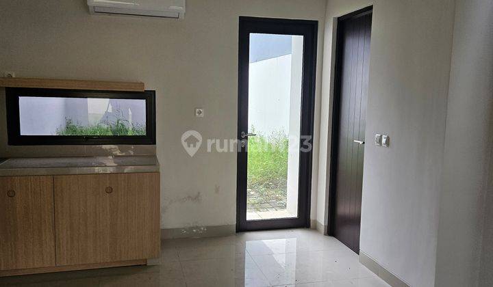 Rumah Semi Furnished Baru Seberang Pasar Modern.bsd City 2