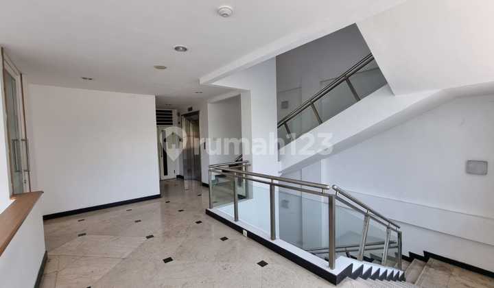 For Rent 4-Story Strategic Building Central Jakarta