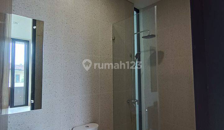 Hunian Townhouse Brand New Modern Tropical Harga Menarik di Kemang Barat, Jakarta Selatan 2