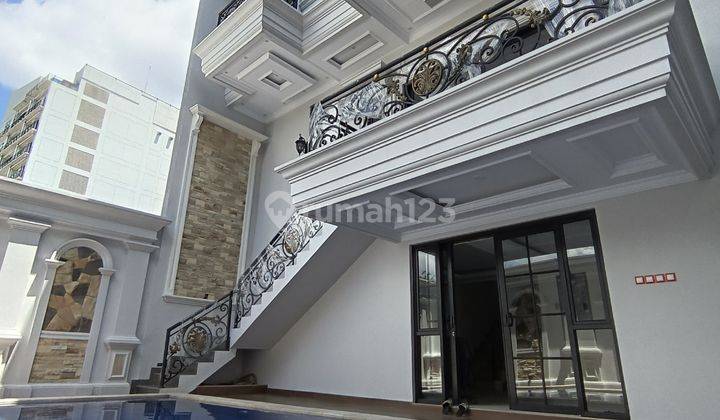 Jual Rumah Brand New Design Classic Eropa Di Mampang Prapatan, Jakarta Selatan 1