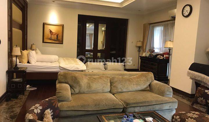 Hunian Mewah 2 Lantai Full Furnished Disewakan Lokasi Prime Menteng, Jakarta Pusat 2