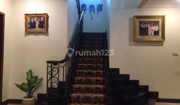 Hunian Mewah 2 Lantai Full Furnished Disewakan Lokasi Prime Menteng, Jakarta Pusat 13