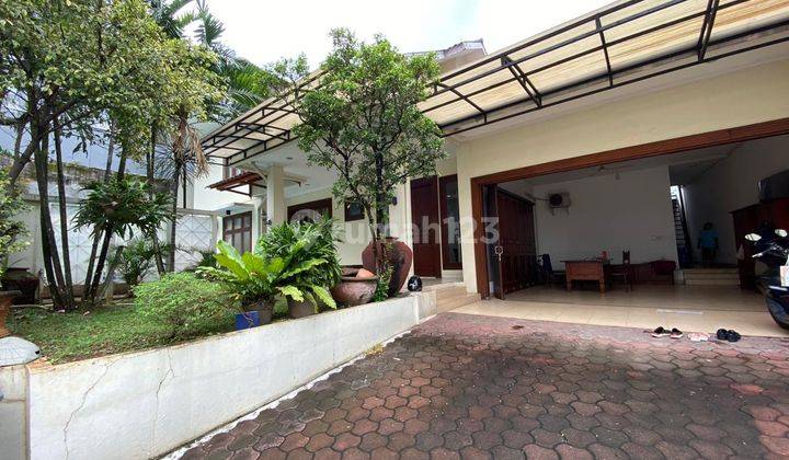 Rumah Bagus 2 Lantai Siap Huni Semi Furnished di Kemang 1