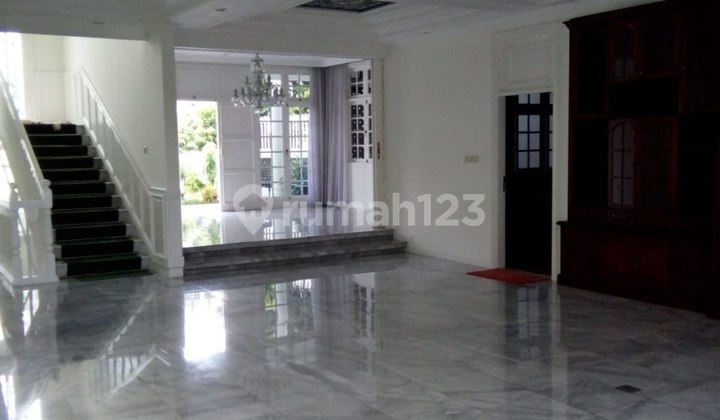 Rumah Mewah Model Classic Disewakan di Pondok Indah, Jakarta Selatan  2