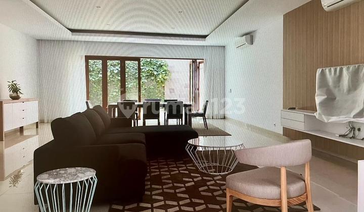 Hunian Mewah Furnished Disewakan 2 Lantai di Menteng, Jakarta