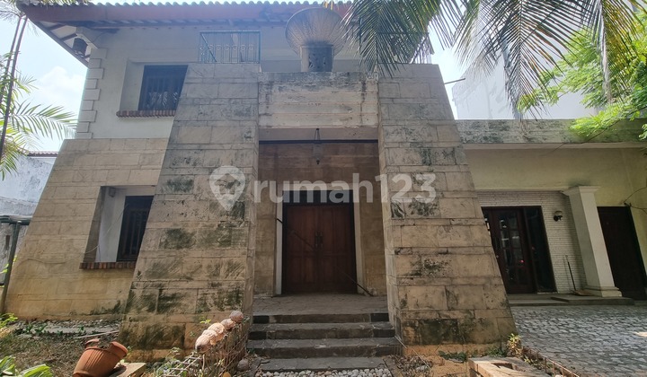 Rumah 2 Lantai Jual Cepat Butuh Renovasi Lokasi Tenang di Menteng