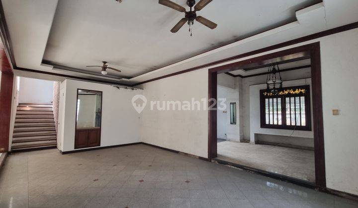 Rumah Disewakan Lokasi Tenang Dekat Jalan Raya di Menteng 2