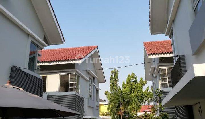 4 Unit Rumah Dijual 2 Lantai Siap Huni, Lokasi Tenang  Menteng 1