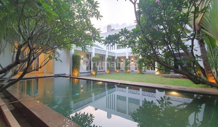 Rumah Asri Dengan Kolam Renang di Kebayoran Baru,jakarta Selatan 2