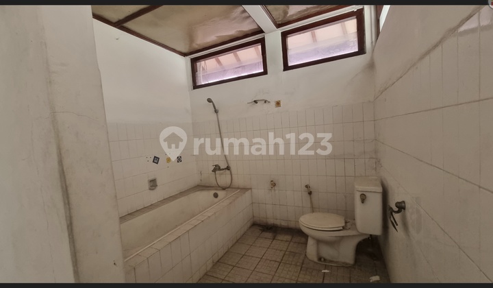 For sale or rent Old House, Menteng, Central Jakarta 2