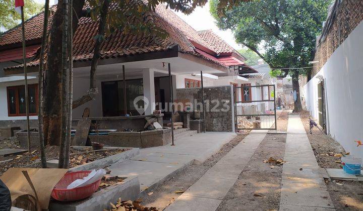 Rumah Vintage Siap Huni Jual Cepat Lokasi Prime Menteng 2