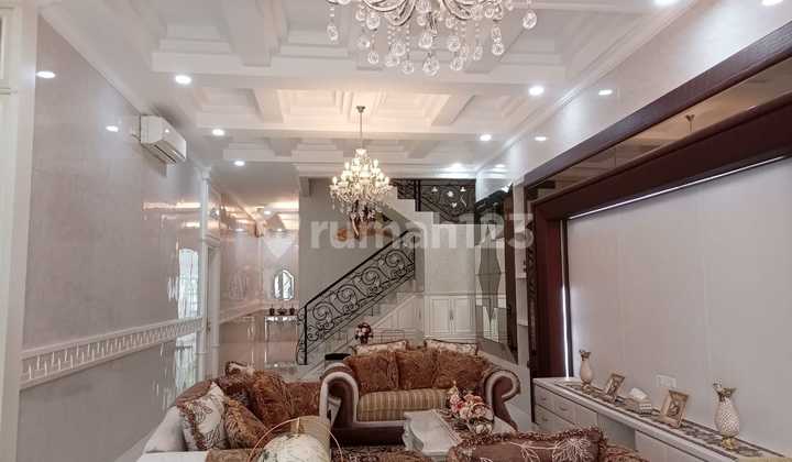 Disewakan Hunian Bagus Furnished 3 Lantai di Menteng