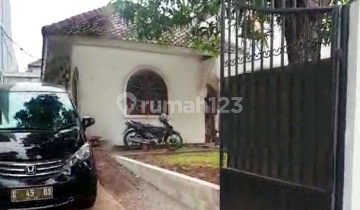 Rumah Siap Huni Disewakan untuk Tempat Tinggal & Kantor di Menteng