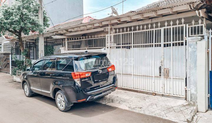 Rumah Muara Karang. Hadap Selatan. SHM 1