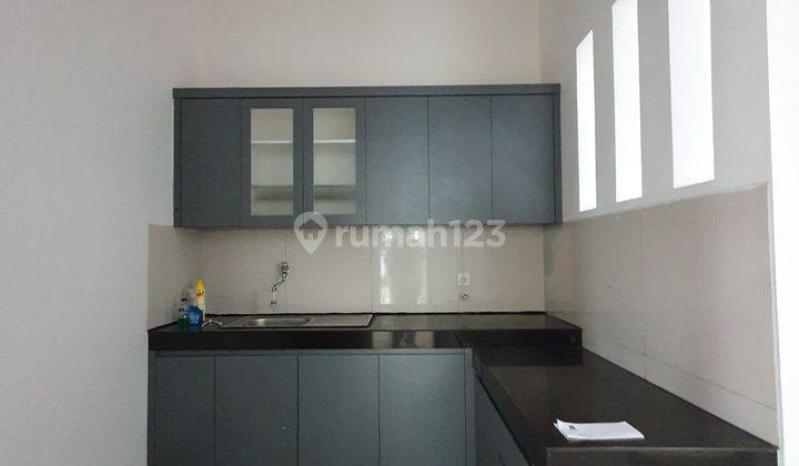 Rumah Golf Island Piano Hoek Semi Furnished Adem Di Sore Hari 2