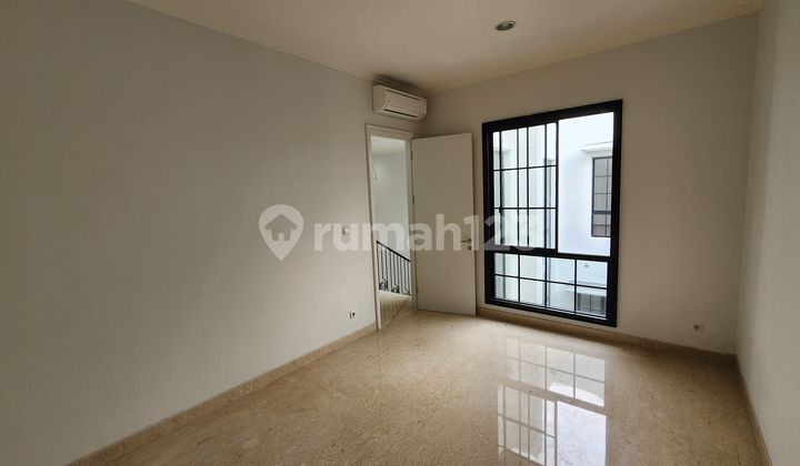 Rumah Sutera Winona Depan Taman. 3 Lantai. Harga Nego 2