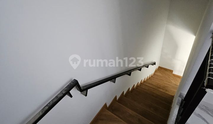 Disewakan Rumah Pik 2 Uk. 8X12.5 Semi Furnished Renovasi Harga Nego 2