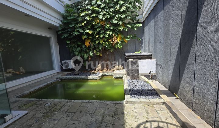 Corner House at Intercon Taman Kebon Jeruk in Good Condition, Ready to Occupy, Negotiable 2