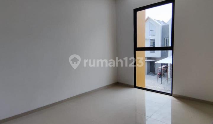 Rumah baru gress  Belum pernah ditempati Eastern Park Sukolilo Surabaya Timur 2