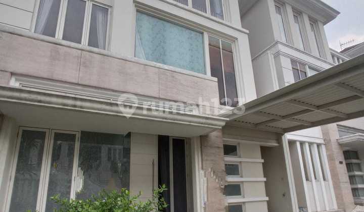 Rumah Siap Huni Minimalis di Lingkungan Mewah Pakuwon Indah 1