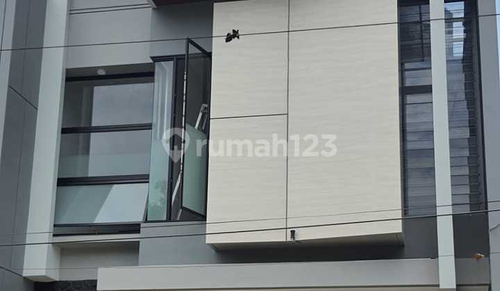 Rumah 2 Lantai Baru Unfurnished SHM di Manyar, Surabaya 1