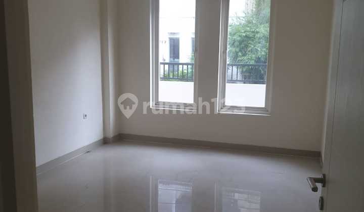 New House Fresh Griya Asri Pakuwon City Surabaya Old Building Demolished and Rebuilt with New Foundation One Gate System Near ITS, Mulyosari, Sutorejo 2