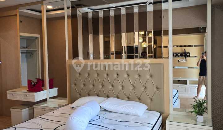 Disewakan Apartemen Tanglin Pakuwon Mall Surabaya Timur View Kolam Renang Disewakan Apartemen Tanglin Pakuwon Mall Surabaya Timur View Kolam Renang