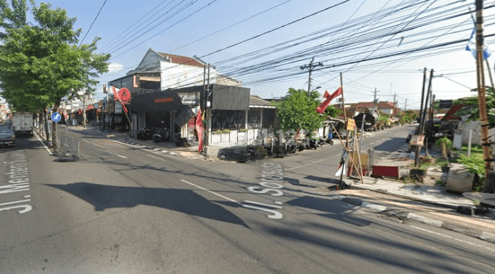 Tepi Jalan Sorosultan Umbulharjo Kota Jogja, Pekarangan  1