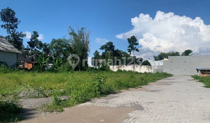 Pekarangan Ring1 Kampus UII Jogja Area Kost 